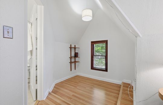 22-5302 W 57th St