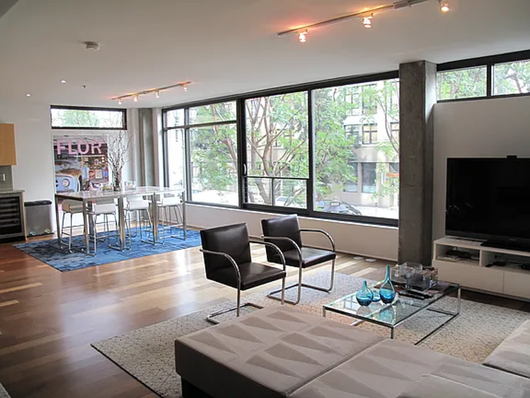 0c42b3706a3f614445fa8d013b225733-cc_ft_576