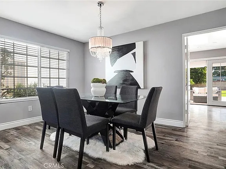 22ab92e309dc526bf082f6266318cf56-cc_ft_576