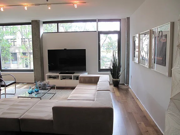 23ef9a10a2edf499269c1b4f9c9ce166-cc_ft_576