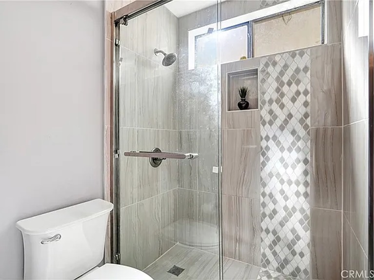 5f8dc10b444cdd0add23fc07de99837e-cc_ft_576