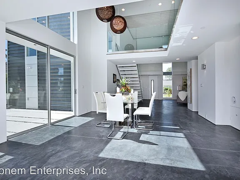 63a63b597eb899d07679dba3e1b11fc3-cc_ft_576