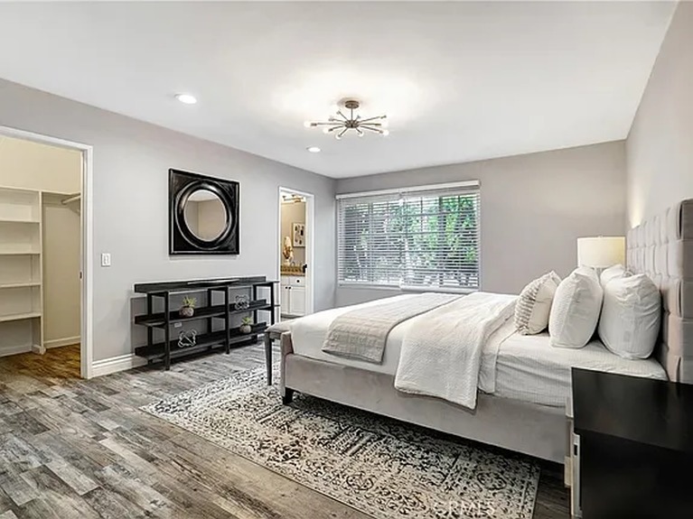 7eeed2765ee3acce7ae28b8ade930693-cc_ft_576