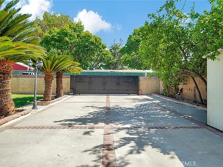 8c28ca8541b8d51215fda893fccf3249-cc_ft_576