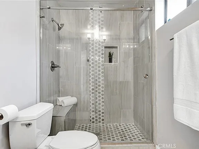 92cc772c6e3f5c5a4aee33c614b91c18-cc_ft_576