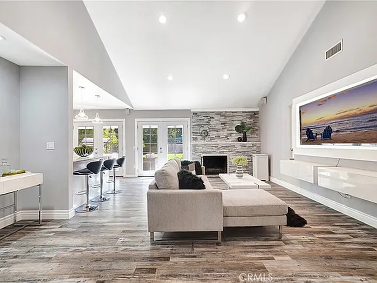 9c1dd6a9e8c65e854f18cb5fc5524501-cc_ft_576