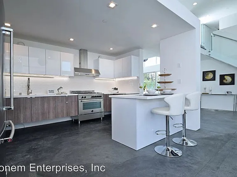 beb0379321edec0e0e43ec078bddcf82-cc_ft_576