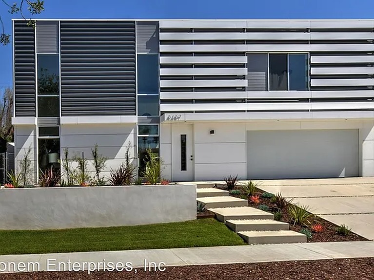 e8ca1659d3e284e8baed3730b54b59af-cc_ft_576