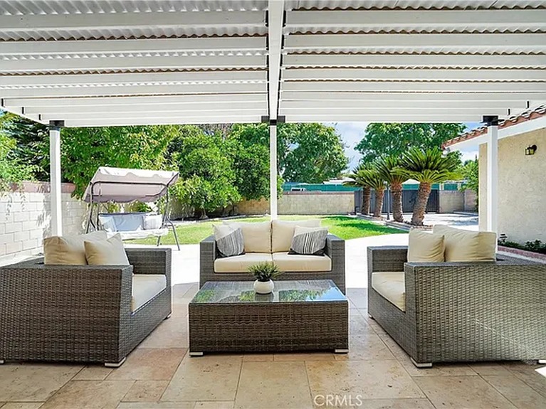 eb4a9ddb4504c3c2e8fdb0ca095d46a4-cc_ft_576