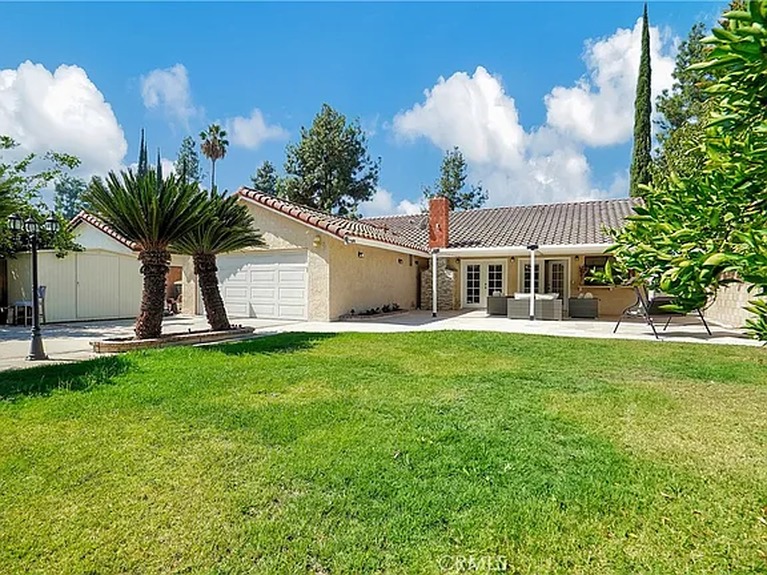 fbdf3ab269134b7da0f147e2ba60cf23-cc_ft_576