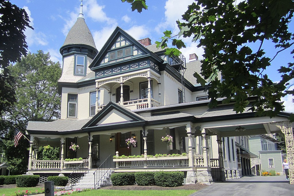 105_Lake_Ave.,_Saratoga_Springs_NY