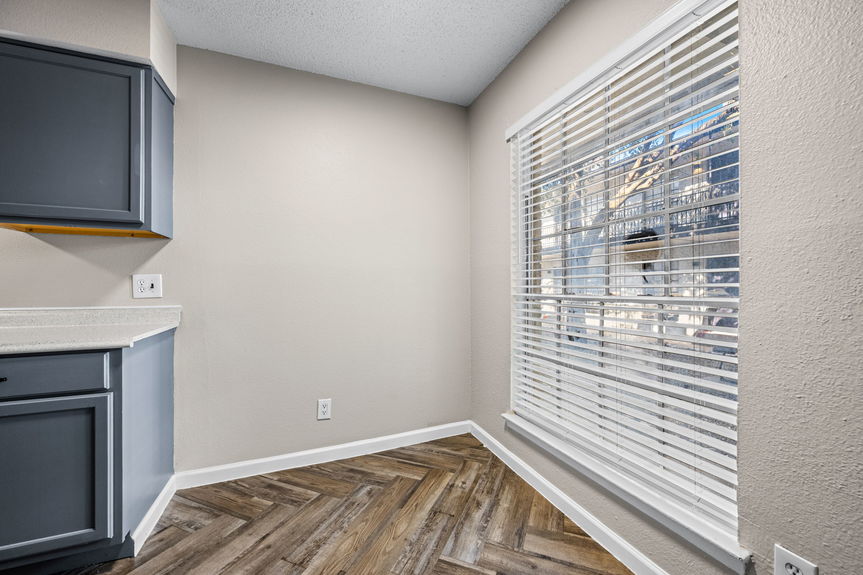 5317JuniusStDallasTX_MHP-11