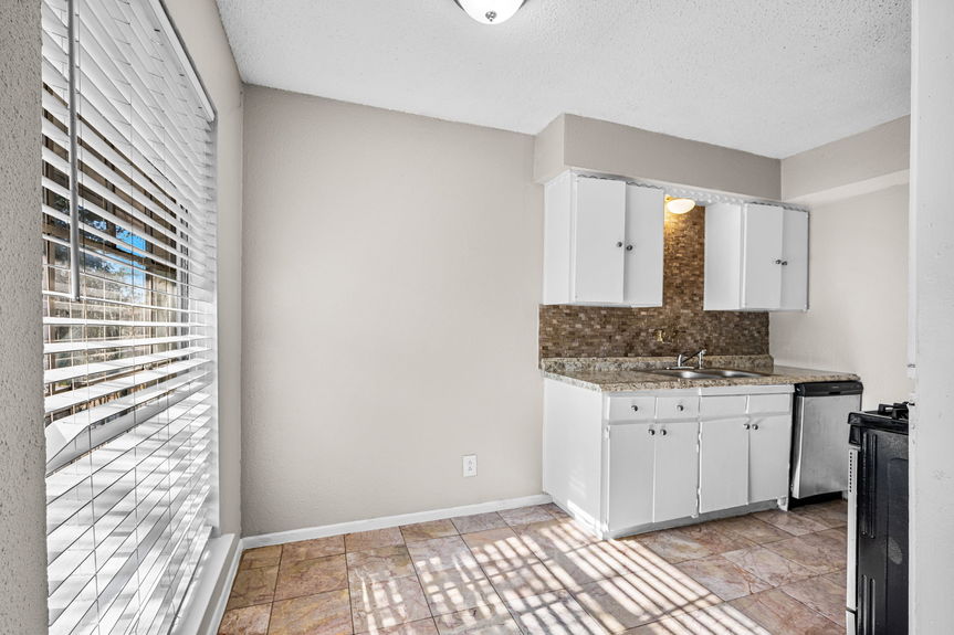 5317JuniusStDallasTX_MHP-23