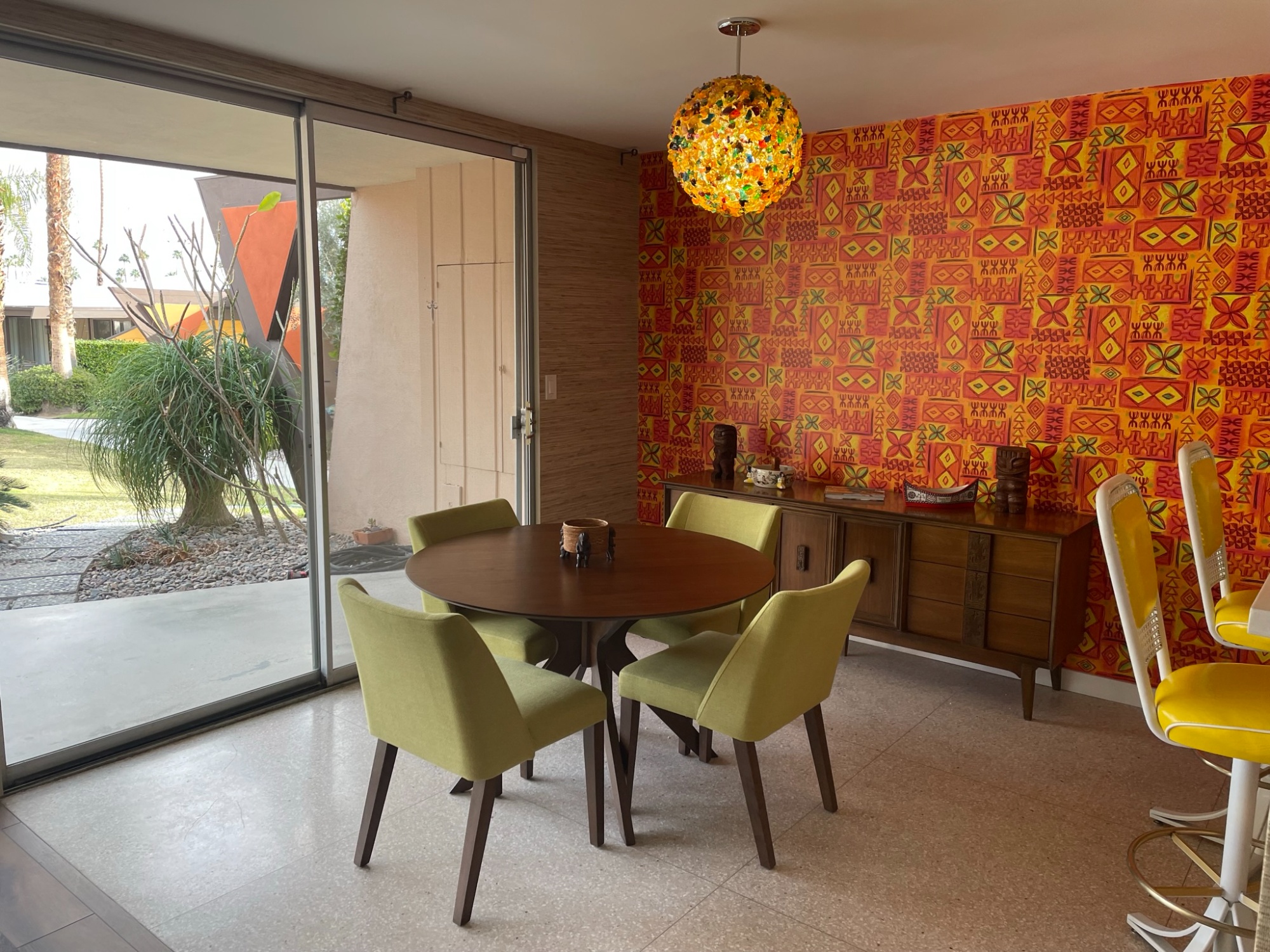 retro dining room decor