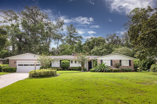 Ortega Forest House with big yard