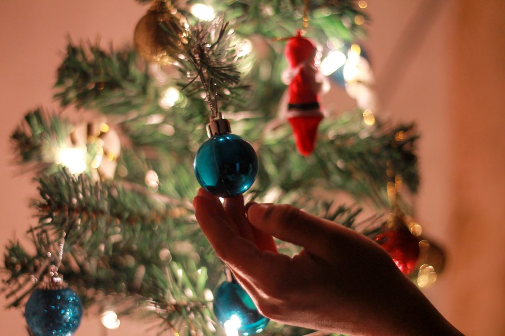 6 Minimalist Holiday Decoration Ideas