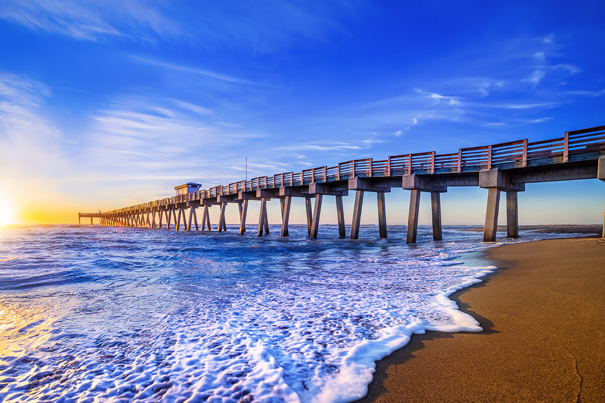 famous-pier-of-venice-while-sunset,-florida