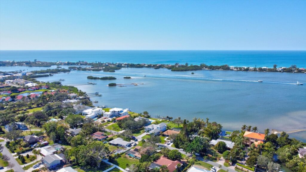 042-521-Bayshore-Dr-Drone-17-c44376fa1b687649bda5d436ea95c5f9ae200f29-1024&#215;576