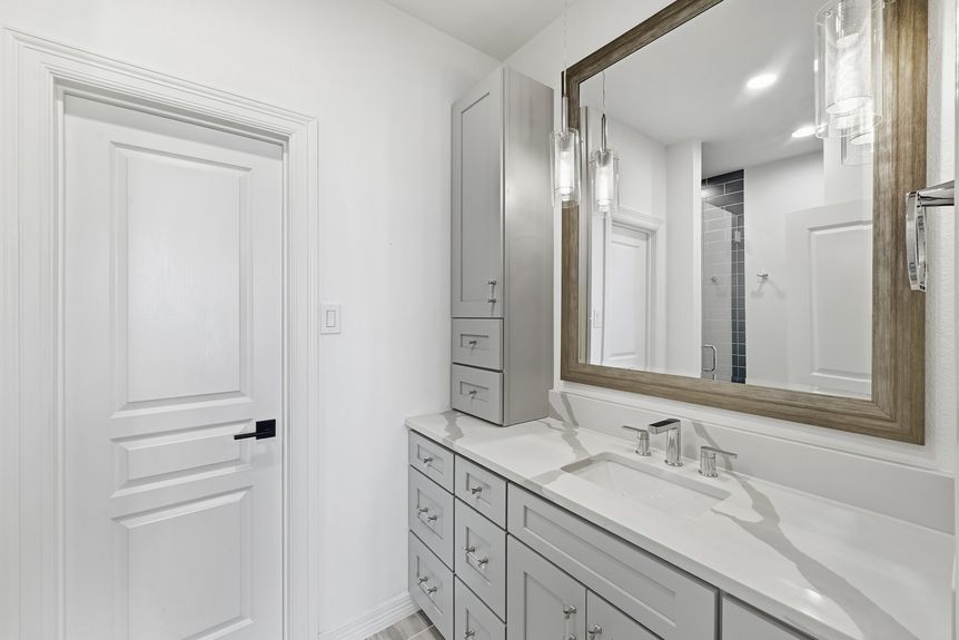 21 (BEDROOM 1 VANITY)