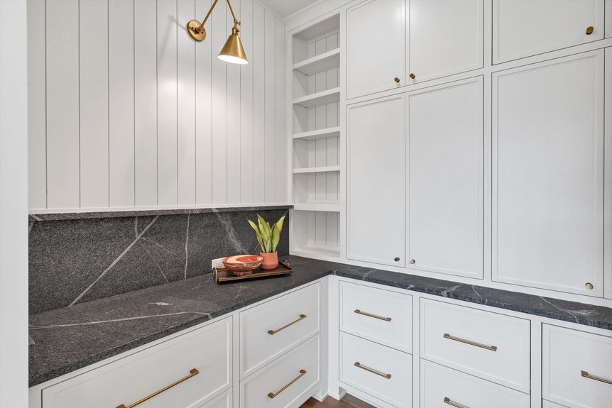 24-Modlux.Media.2572 Groves Dr_DSC00817