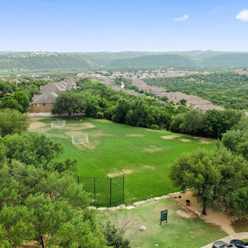 What Are the Pros and Cons of Living in Steiner Ranch?