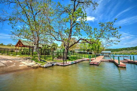 Lake Club_Dock_Daytime