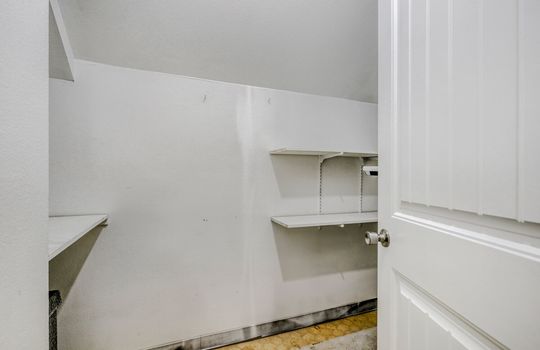 300 Sundance circle north A101 - Web Quality - 019 - 19 Closet