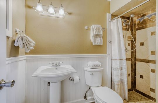 300 Sundance circle north A101 - Web Quality - 022 - 22 Bathroom