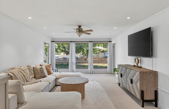 19- 300 W Cleveland - MLS listing photo order