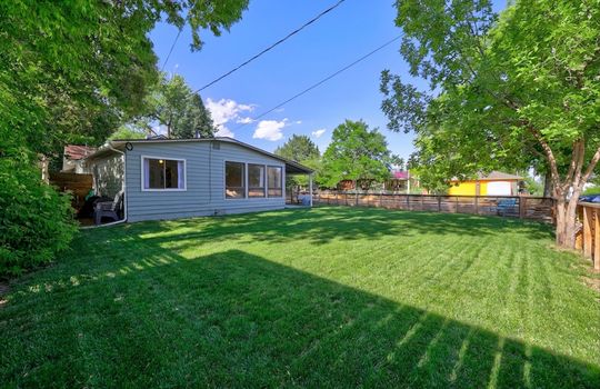 47 - 300 W Cleveland - MLS listing photo order - virtual staged with grass