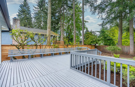 backyard-balcony