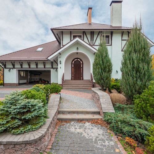 Curb Appeal Hacks That Instantly Boost Your Home’s Value