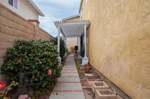 genMid.NDP2301736_32_1