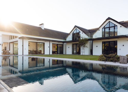 view-of-luxurious-modern-house-exterior-with-garde