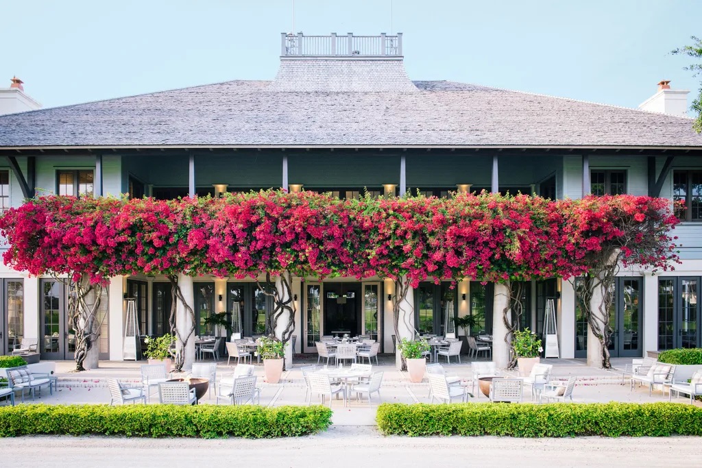 Clubhouse at Windsor overlooking the golf course