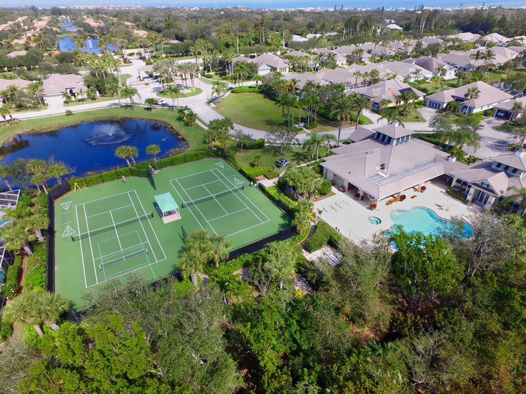 Pool, tennis courts, and recreation facilities at Seasons