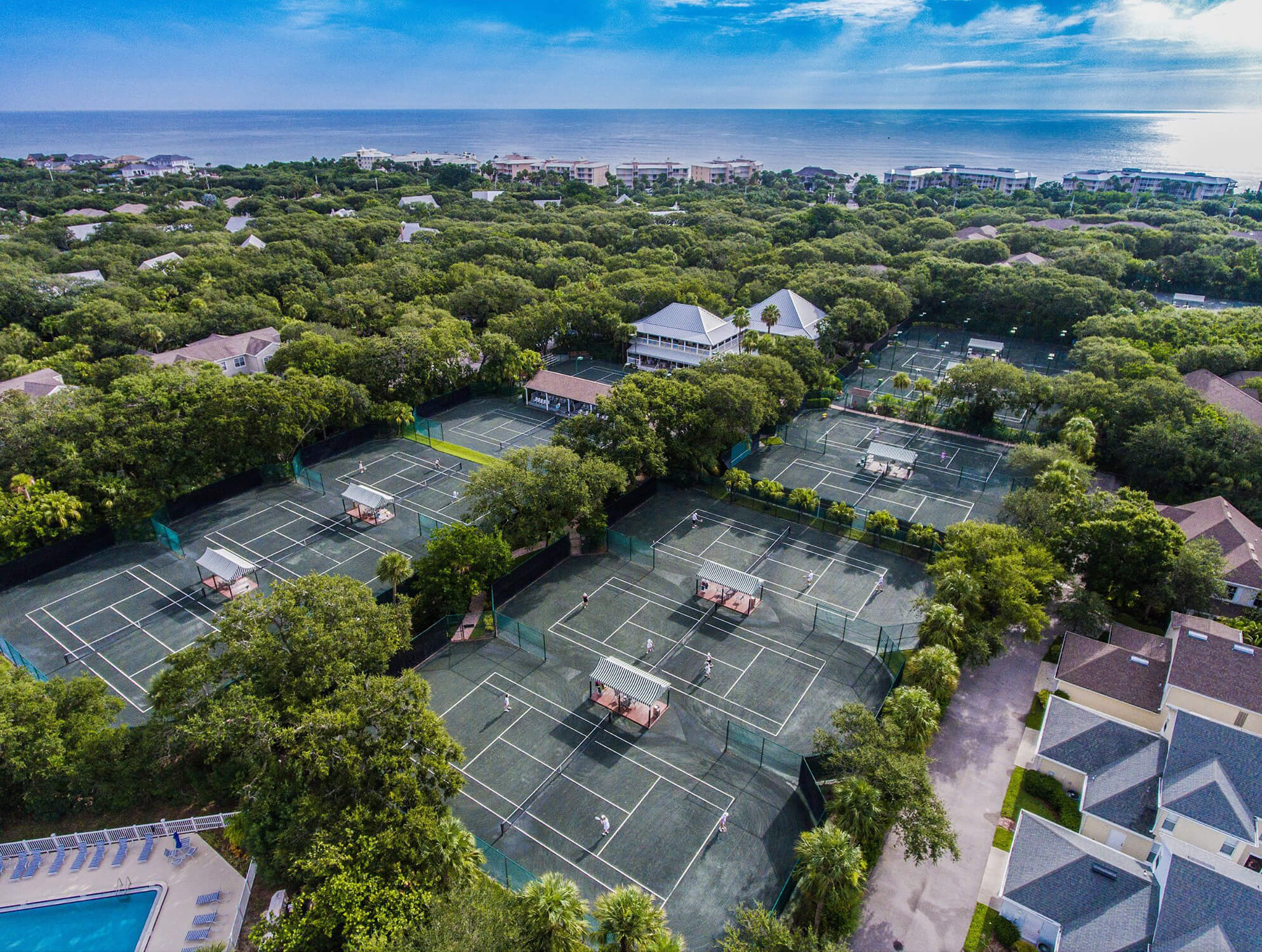 Tropical community setting and club lifestyle at Sea Oaks