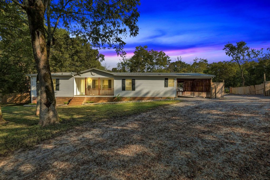 Ranch home on 10-plus acres at 1111 Hamilton Chambers Road in Lebanon, Tennessee 37087