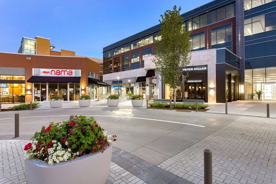 Lifestyle Center Shopping in Brentwood