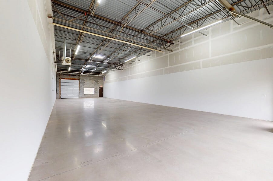 Small Bay Warehouse Space