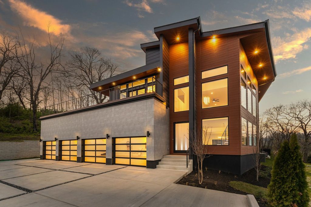 New construction luxury home at 5425 Franklin Pike Nashville TN 37220 in Oak Hill on 2.15 wooded acres by Urban Development Group