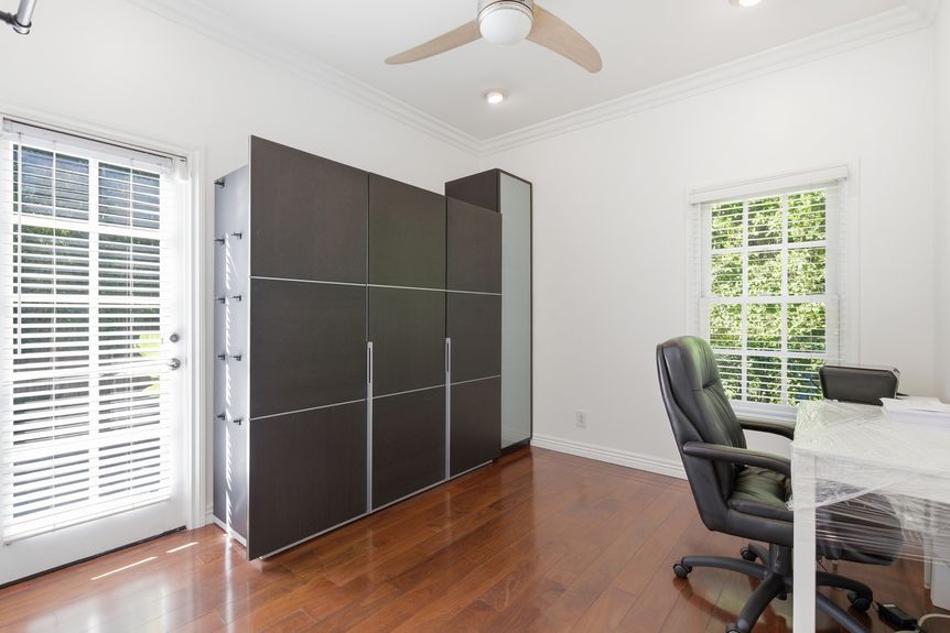 14_855_n_sweetzer_ave_020