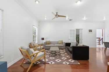 3_855_n_sweetzer_ave_013