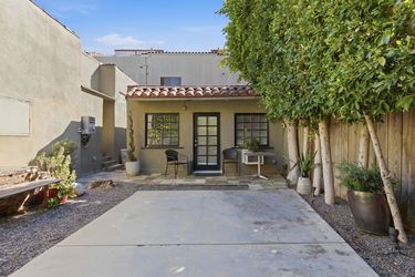 32_855_n_sweetzer_ave_022