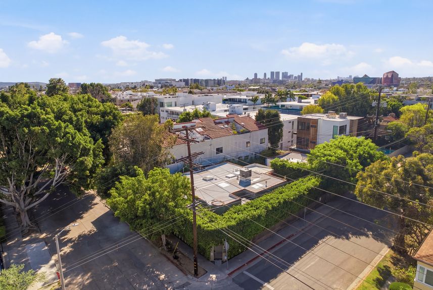 37_855_n_sweetzer_ave_096