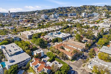 40_855_n_sweetzer_ave_002