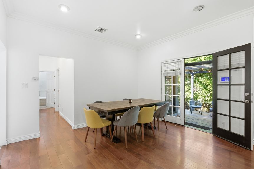 5_855_n_sweetzer_ave_014