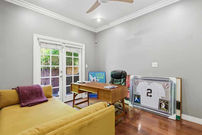 9_855_n_sweetzer_ave_015