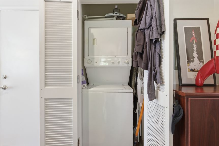 11_635_n_windsor_blvd_008