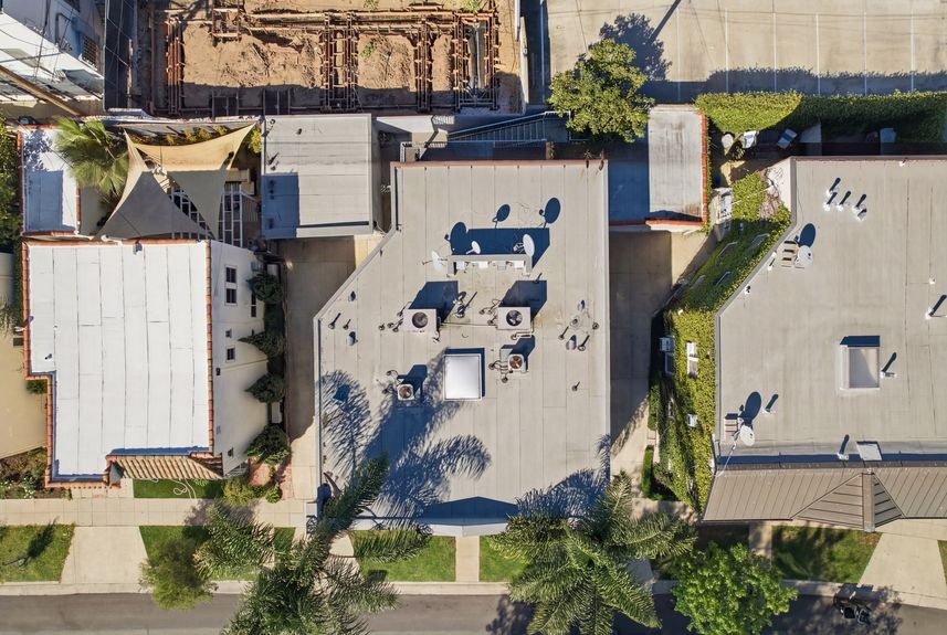 13_635_n_windsor_blvd_003